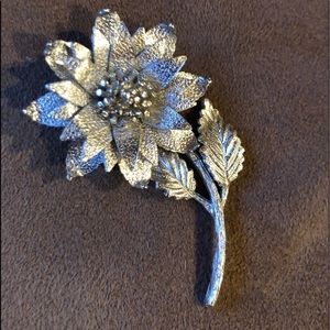 Vintage silver toned brooch. Highly detailed